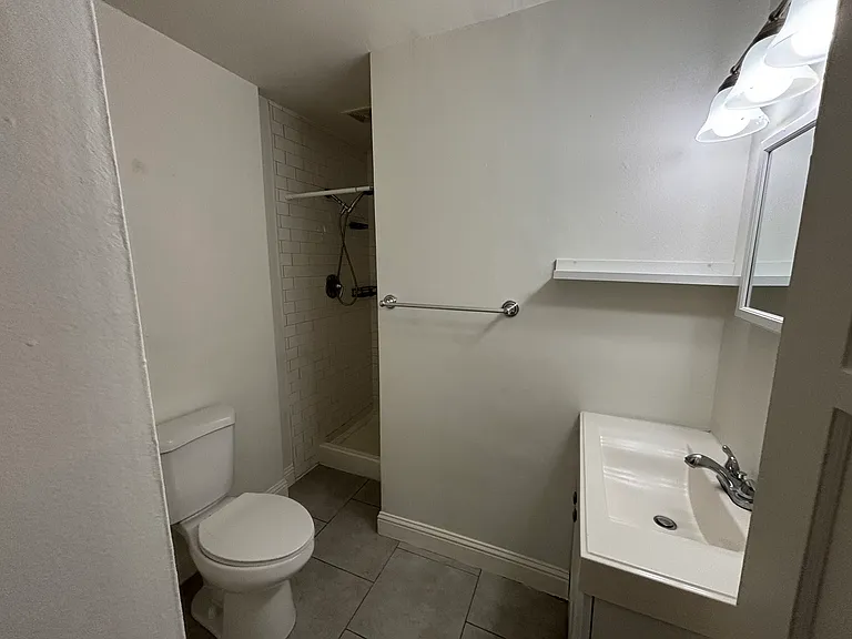 805 Howard St — Photo 10