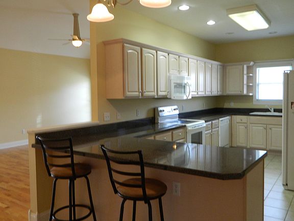 4th image of 1160 Bellingham Dr