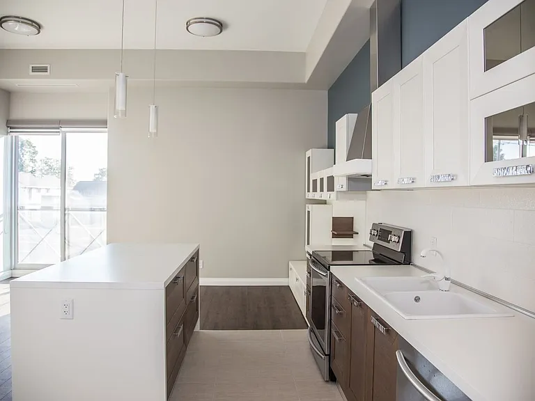 347 Hyland Dr — Photo 28