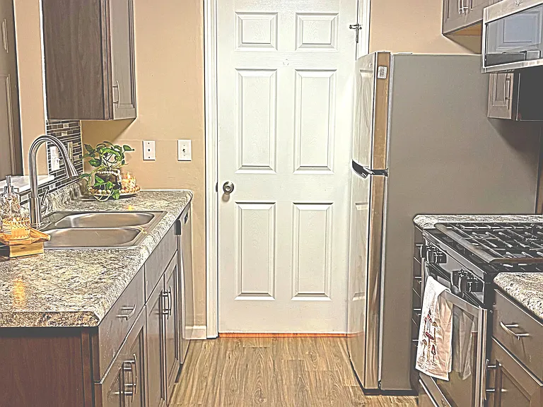 Fox Pointe Apartments — Photo 30