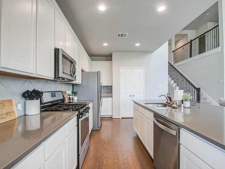 7606 Cottonwood Falls Dr — Photo 36