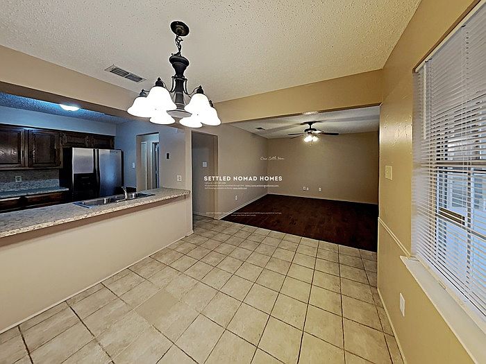 1st image of 2431 Lakeview Cir