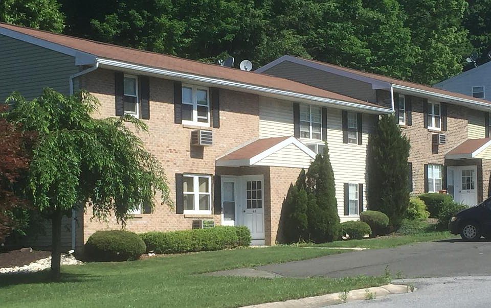 Exterior of Yorktowne Apartment Complex