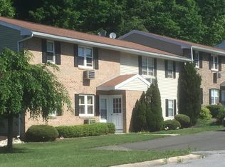 16 Yorktowne Rd, Pottsville, PA 17901