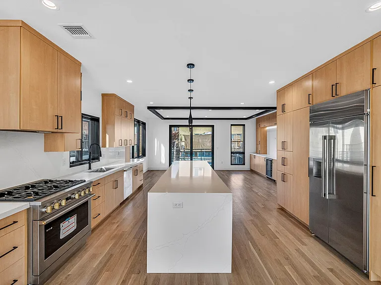 504 2nd St #A — Photo 9