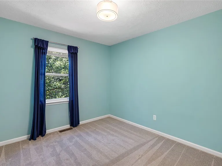 40 Alverstone Way — Photo 31