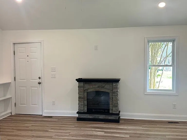 1915 Wells Dr — Photo 4