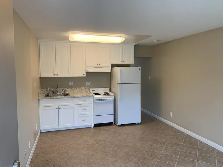 7043 Pickering Ave #6 — Photo 2