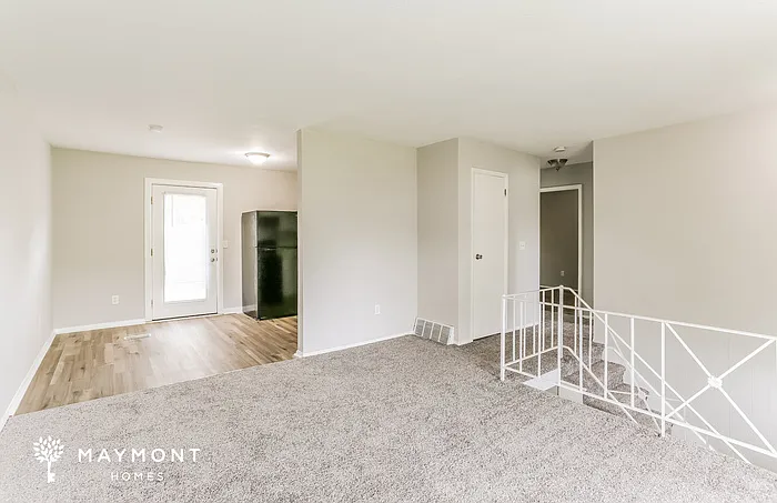 2637 Sherborne Cres — Photo 2