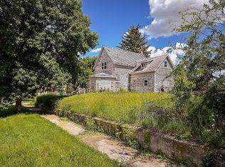 912 Emmerling Ave, Walhalla, ND 58282