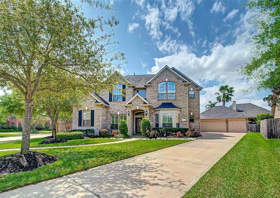 Welcome to 5719 Arbor Breeze Ct. in Grand Lakes - be sure and check out the video tour on-line!