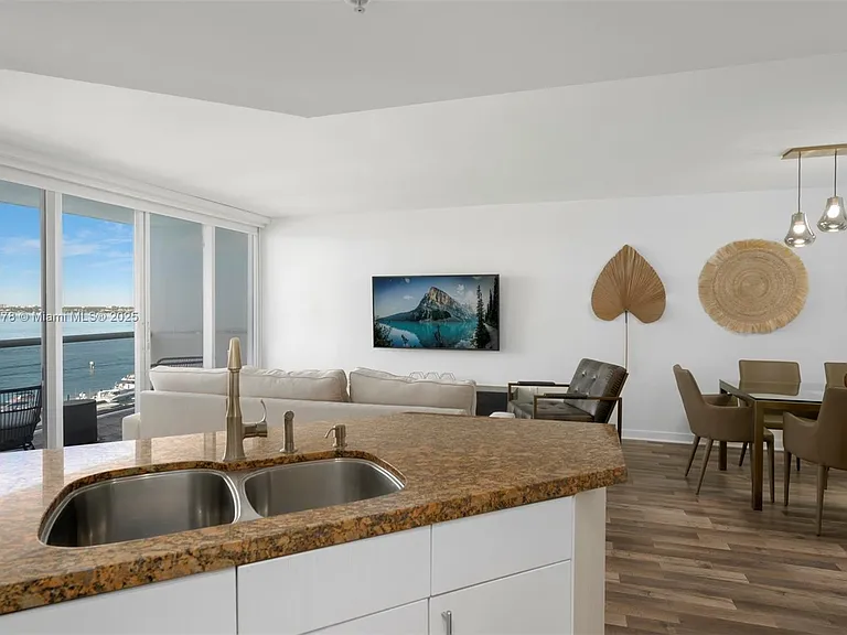 1800 Sunset Harbour Dr #1208 — Photo 14