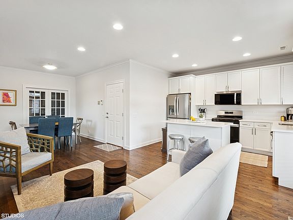 4th image of 1726 W Belmont Ave APT 2