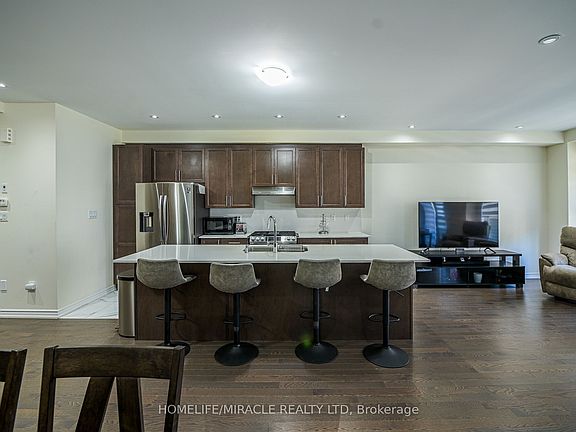 5th image of 23 Arrowview Dr