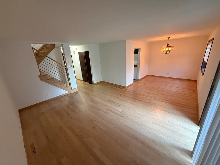 1115 Hunters Ln — Photo 8