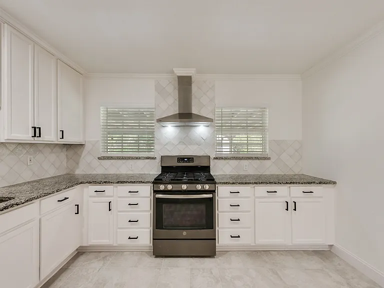 1104 Belvedere Dr — Photo 8