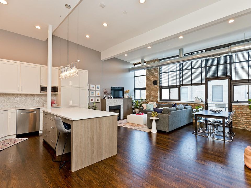 1st image of 1137 N Wood St APT 2
