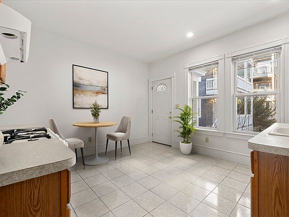 4th image of 27 Willis St