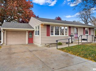 315 E Birchwood St, Morton, IL