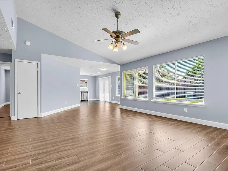 23819 Griffin House Ln — Photo 8
