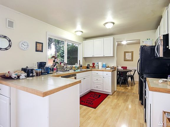5th image of 1628 177th Ave NE