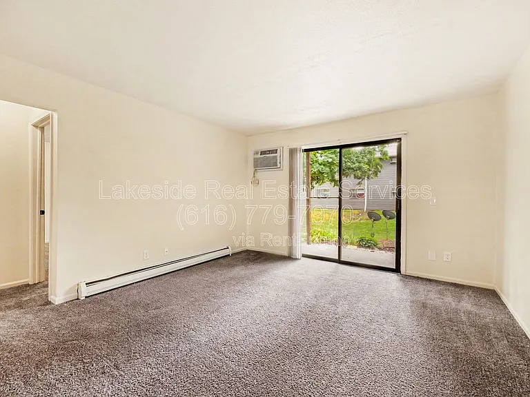 Maple Leaf Apartments — Photo 15