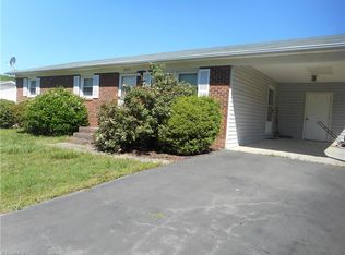 8925 Ambridge Ln, Kernersville, NC 27284