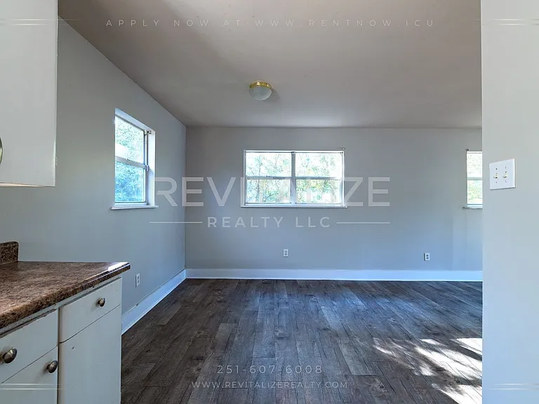 1746 Cody Rd N — Photo 9