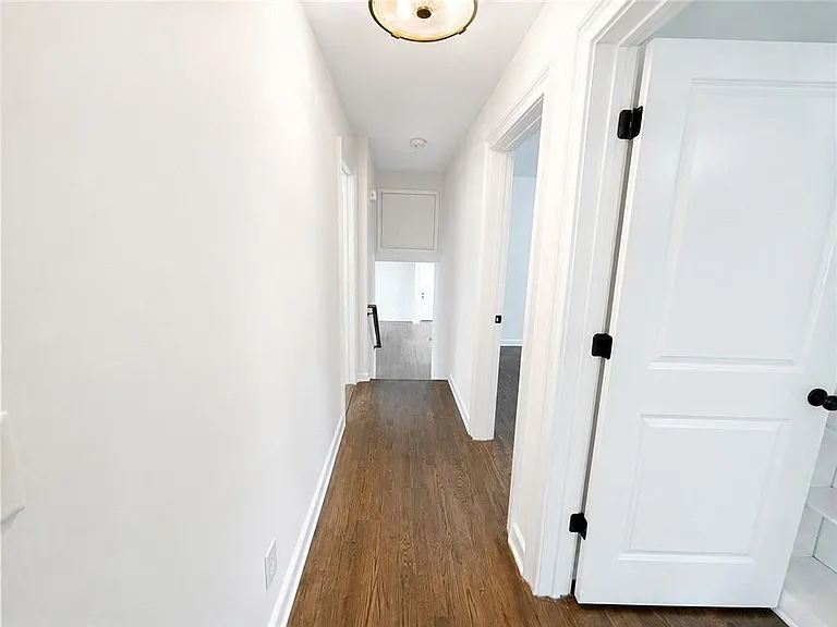 4586 Peachtree Dunwoody Rd — Photo 5