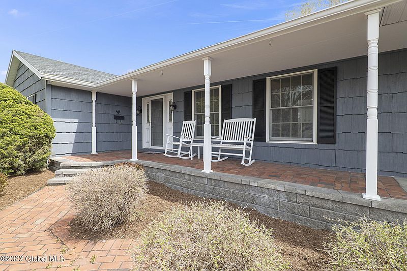 3rd image of 162 Pleasantview Drive