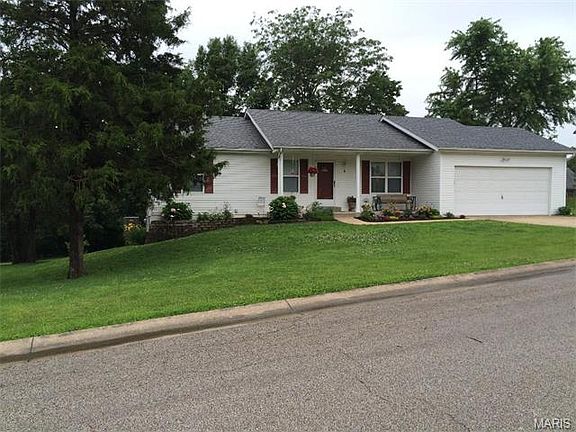 2nd image of 8 Woodland Oaks Dr