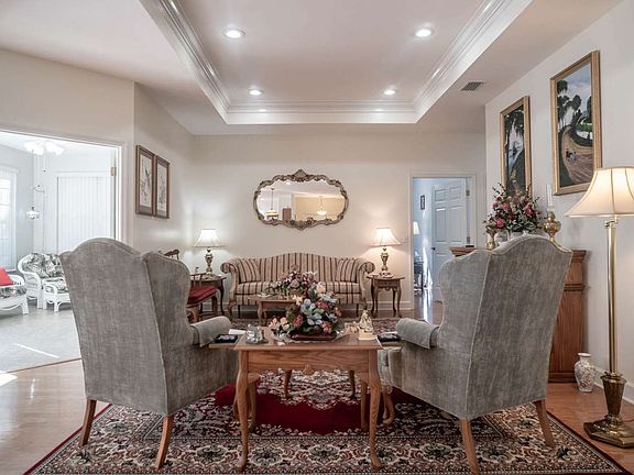 3rd image of 10287 Wildwood Cir