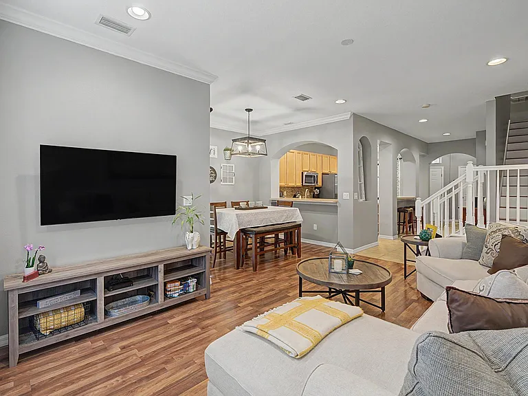 2145 Park Crescent Dr — Photo 2