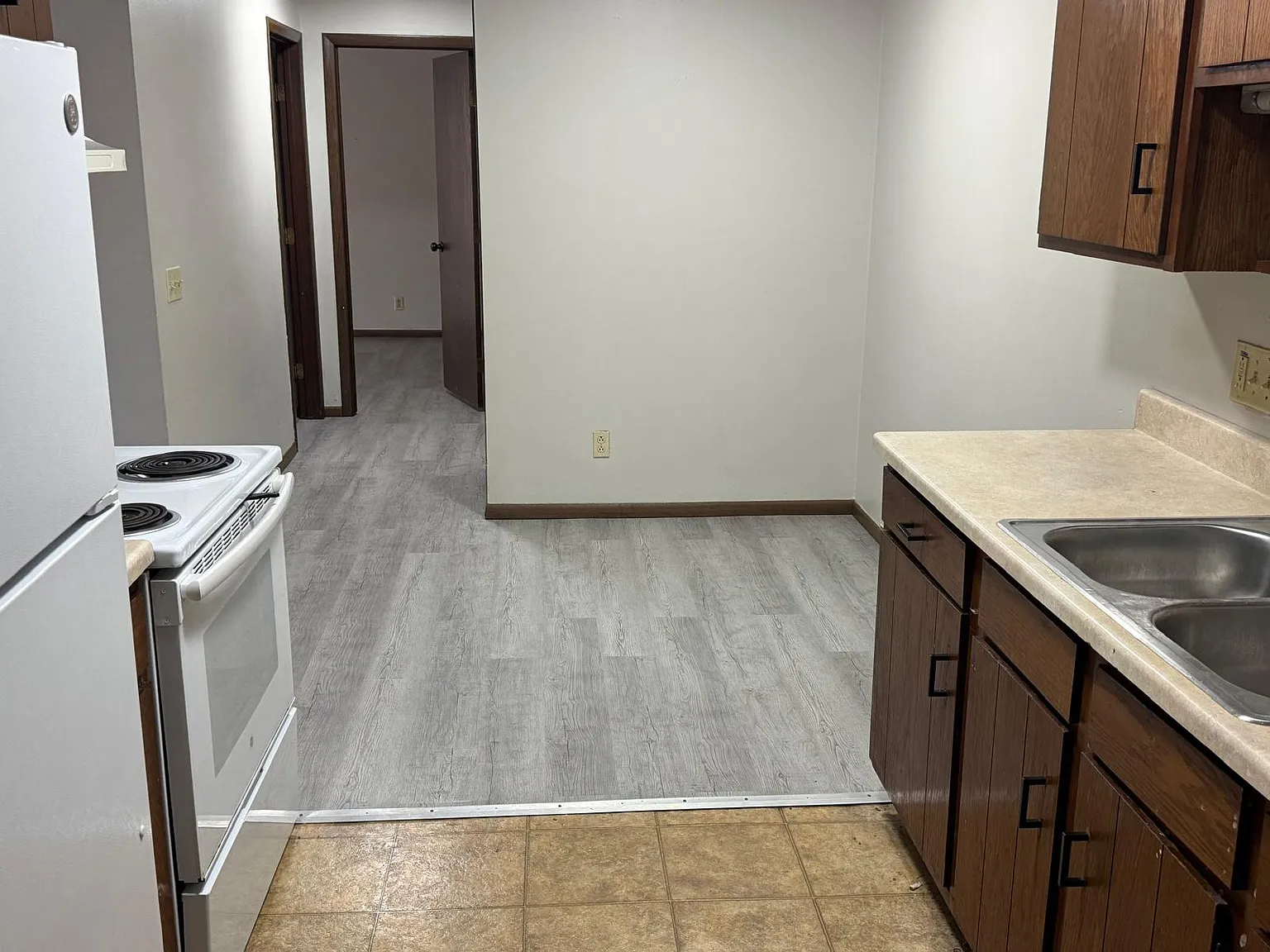 2 bed, 780 sqft, $850 — Photo 2