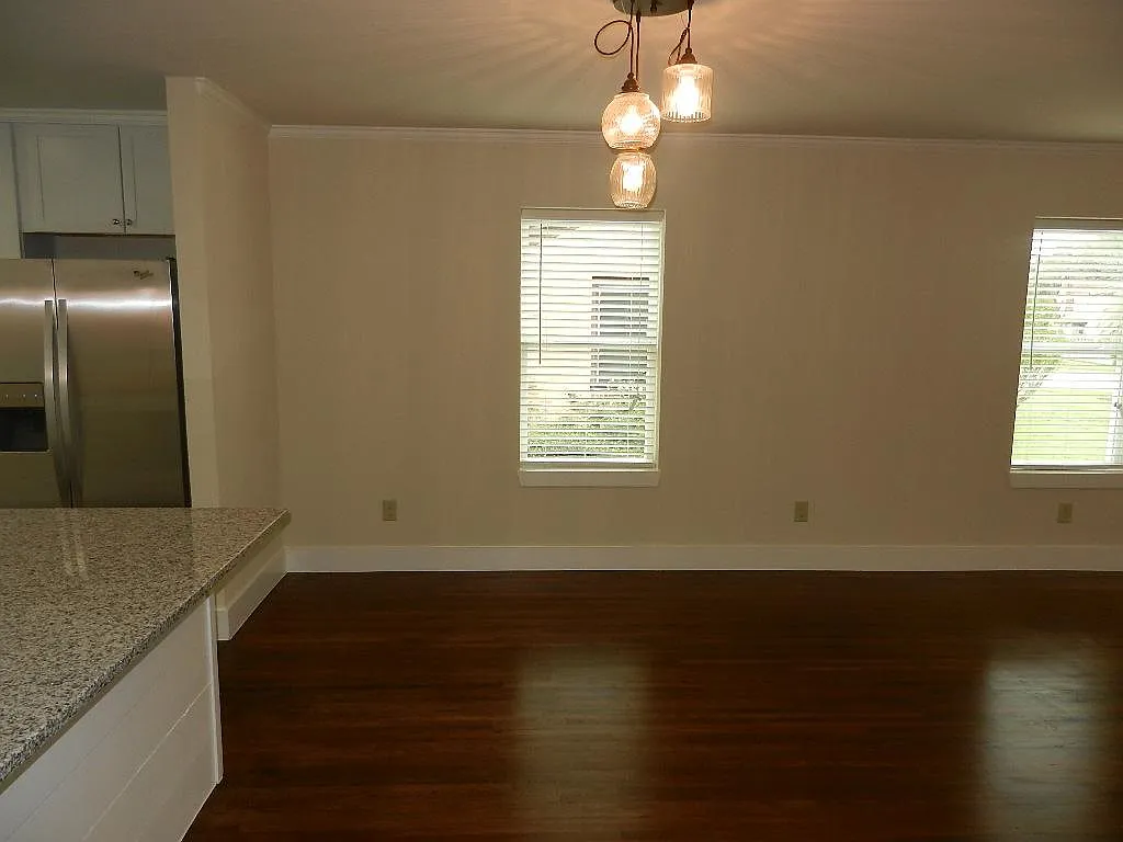 2 bed, 1179 sqft, $1,595 — Photo 2
