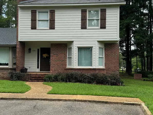 105 Emerald Lake Dr, Dothan, AL 36303