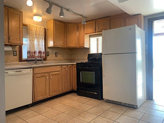 3rd image of 295 Namquid Dr