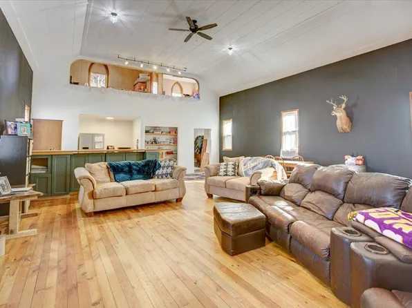 127 Pine St, Glenwood City, WI 54013