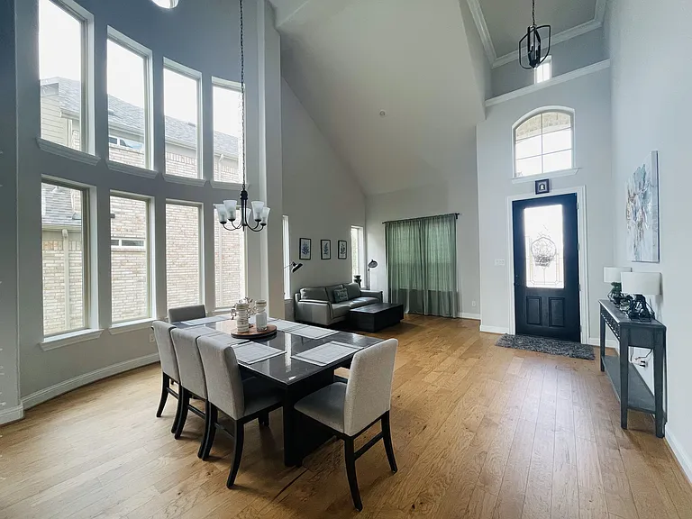 305 Cypress Hill Dr — Photo 3