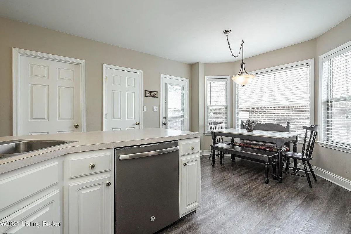 3018 Sprowl Rd, Louisville, KY 40299 HotPads