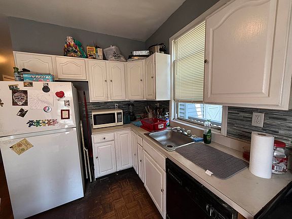 3rd image of 231 Jewett Ave