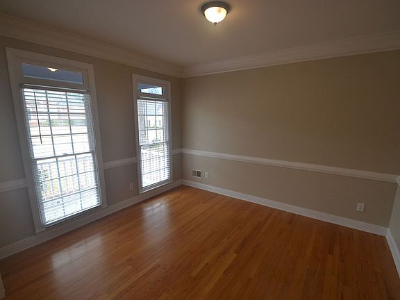 3rd image of 604 Peach Pl