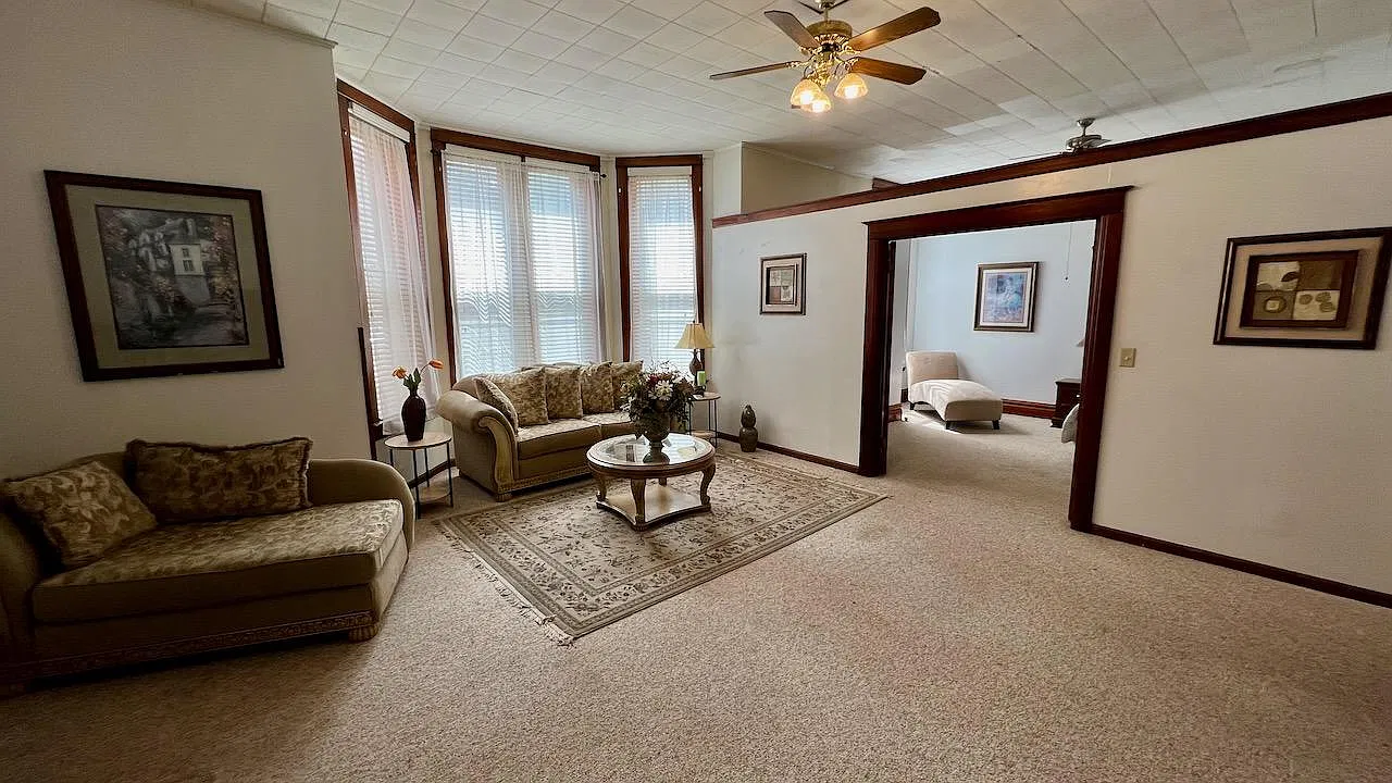 605 Bluff St — Photo 3