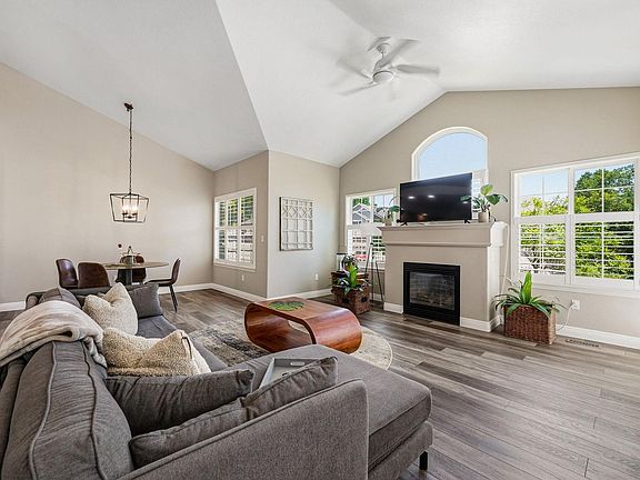 3rd image of 3766 Florentine Cir