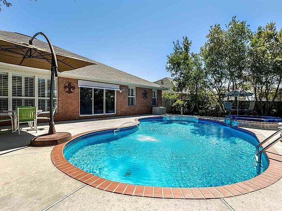 4th image of 1593 Woodlawn Way