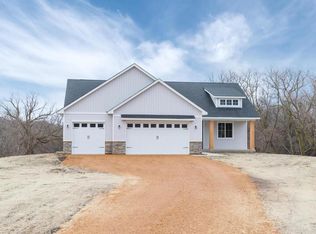 21520 Crahan Ln, Belle Plaine, MN 56011