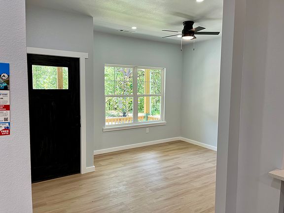 3rd image of 8 Midhurst Ln