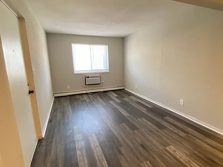 2036 Wayne Ave #C — Photo 4