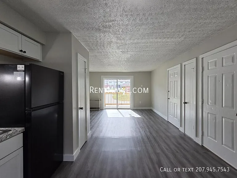 8 Hillside Ln #4 — Photo 6