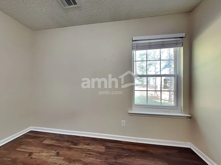 420 Roberts Way — Photo 15